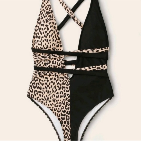 Strappy Leopard print one piece - Picture 5 of 9
